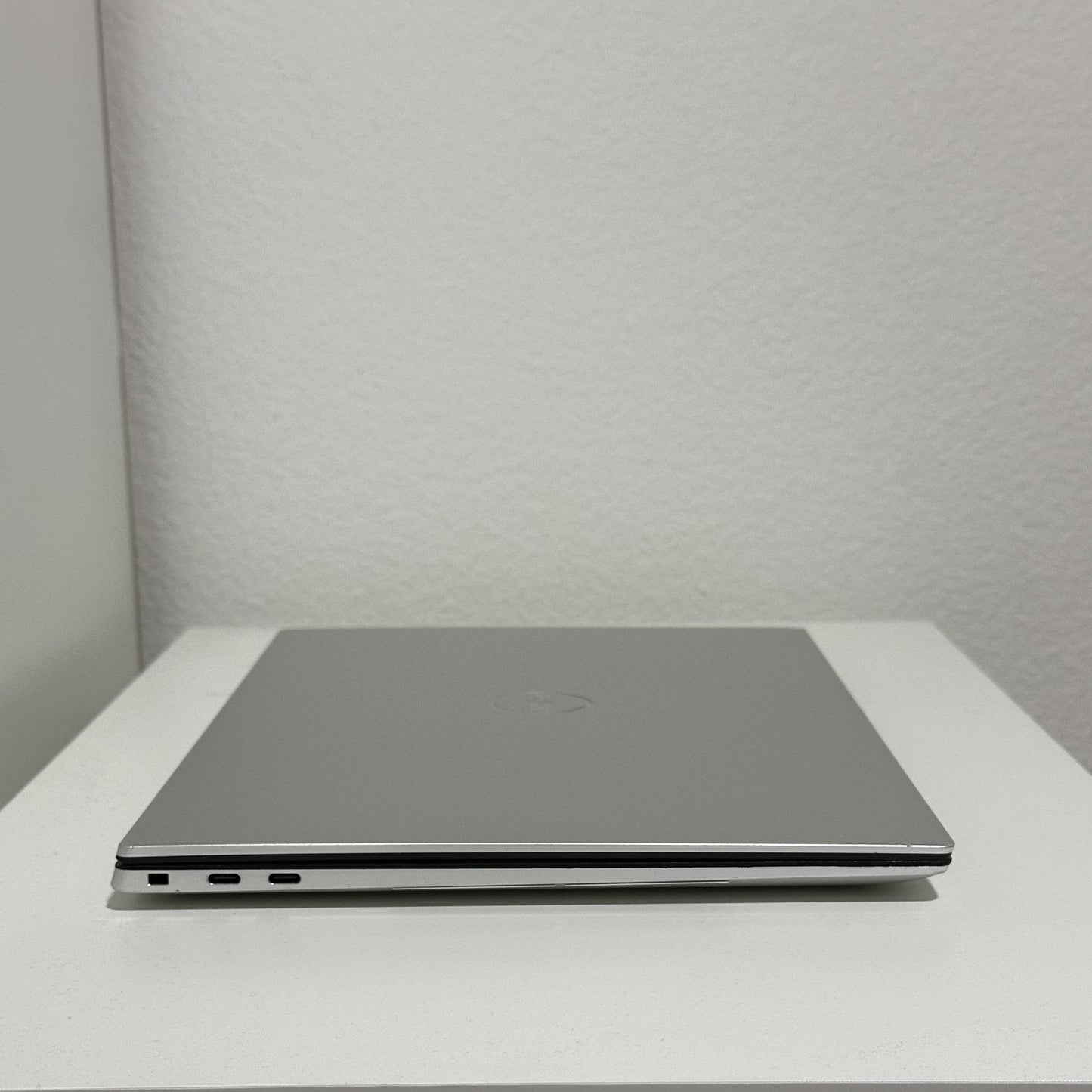 Dell XPS 15 9500 Intel Core i7-10750H, 16GB RAM, 1000GB RAM, GTX1650Ti