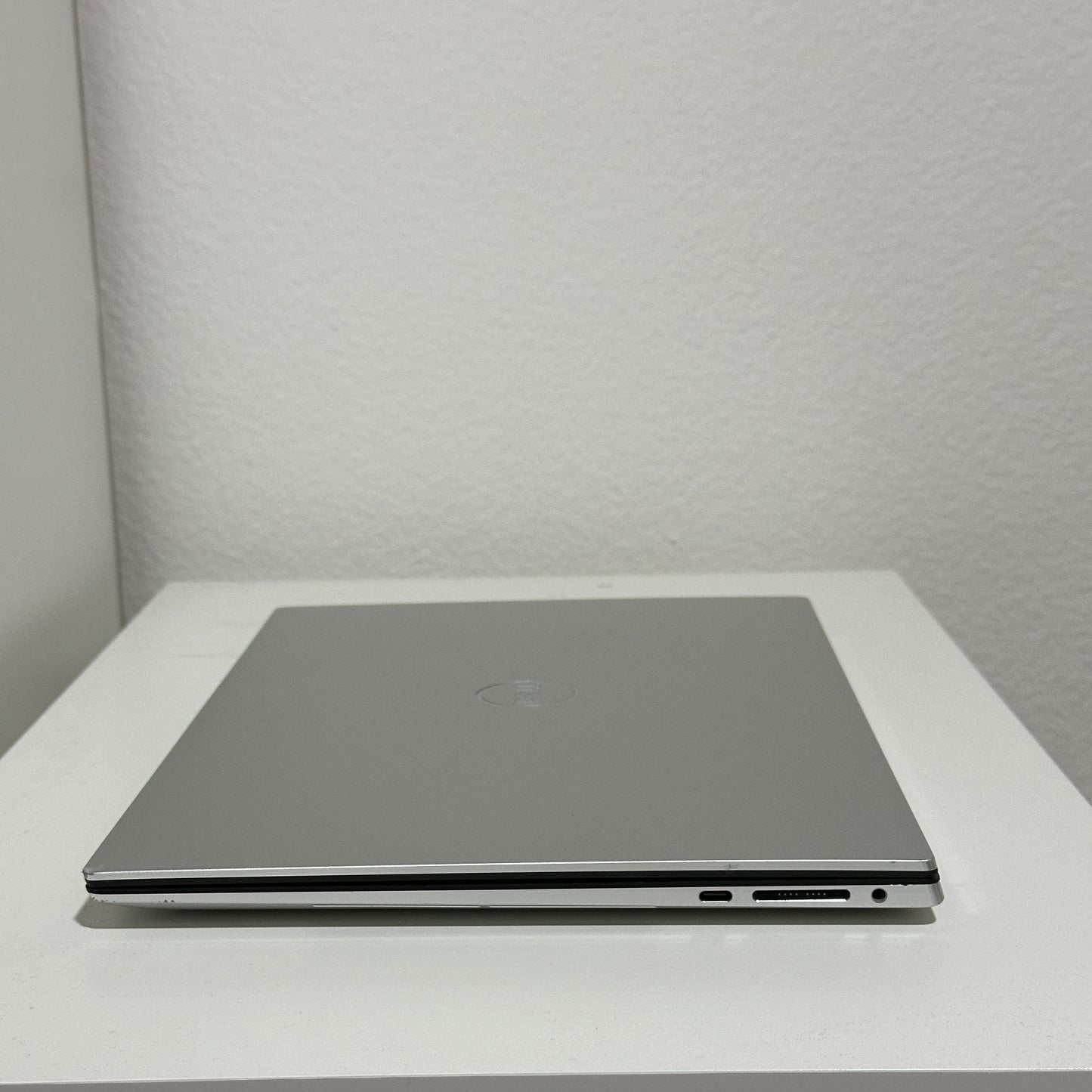 Dell XPS 15 9500 Intel Core i7-10750H, 16GB RAM, 1000GB RAM, GTX1650Ti